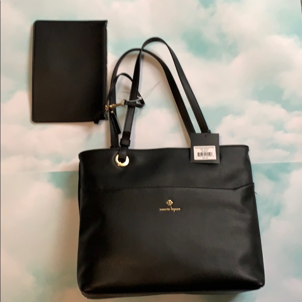 Nanette Lenore Purse w/ Matching Wristlet